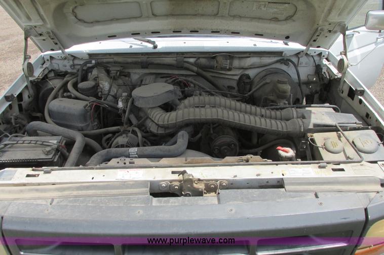 image for item I9624 1996 Ford F250 XL pickup truck