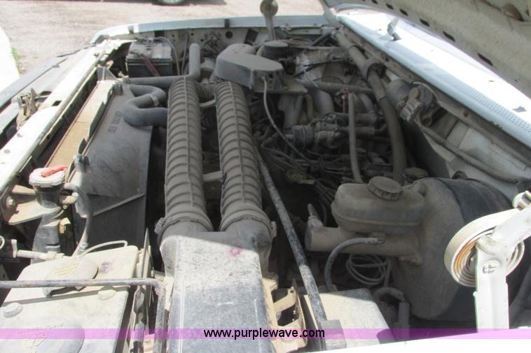 image for item I9624 1996 Ford F250 XL pickup truck