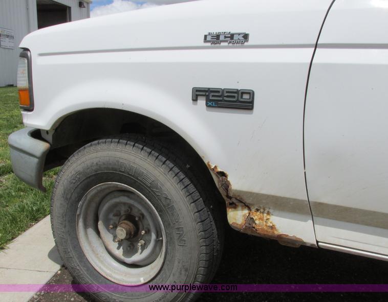 image for item I9624 1996 Ford F250 XL pickup truck