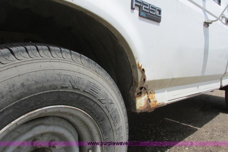 image for item I9624 1996 Ford F250 XL pickup truck
