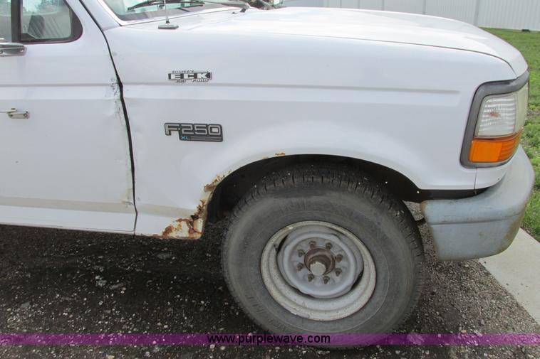 image for item I9624 1996 Ford F250 XL pickup truck