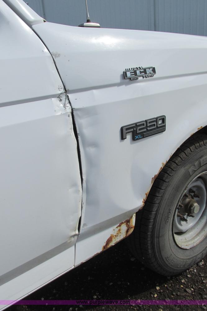 image for item I9624 1996 Ford F250 XL pickup truck