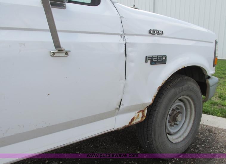 image for item I9624 1996 Ford F250 XL pickup truck