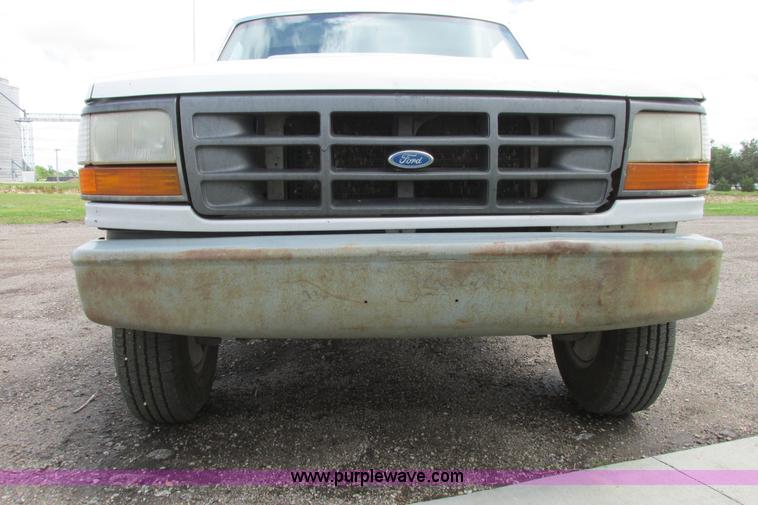 image for item I9624 1996 Ford F250 XL pickup truck