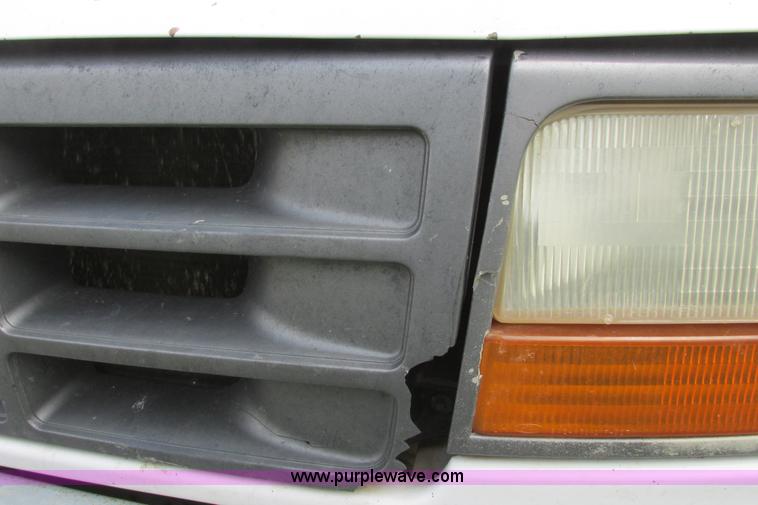 image for item I9624 1996 Ford F250 XL pickup truck