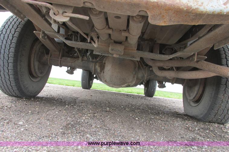 image for item I9624 1996 Ford F250 XL pickup truck