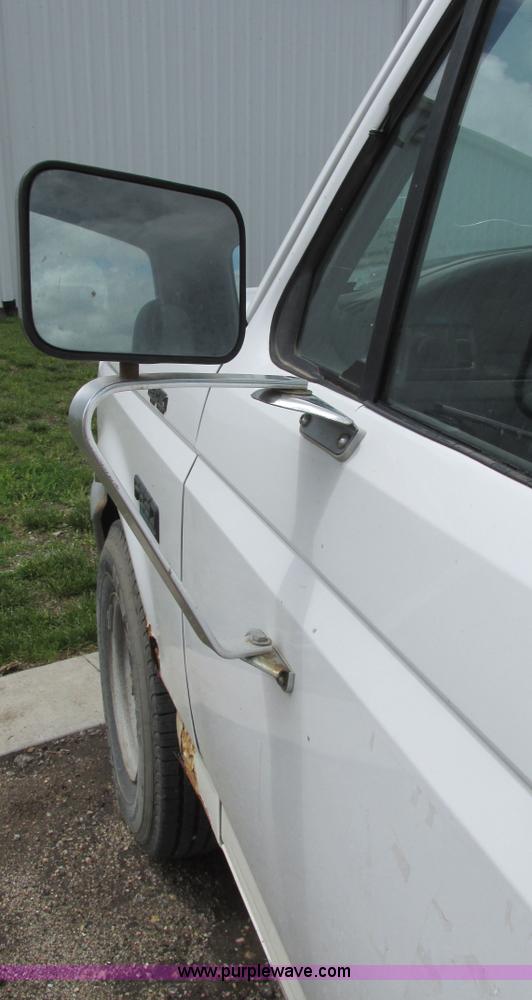 image for item I9624 1996 Ford F250 XL pickup truck