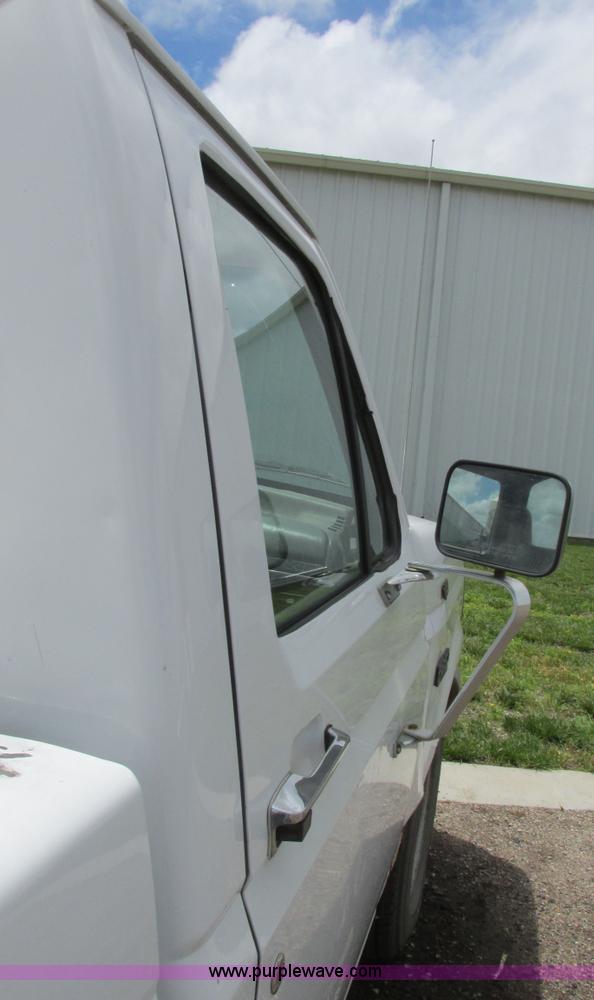 image for item I9624 1996 Ford F250 XL pickup truck