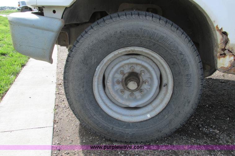 image for item I9624 1996 Ford F250 XL pickup truck