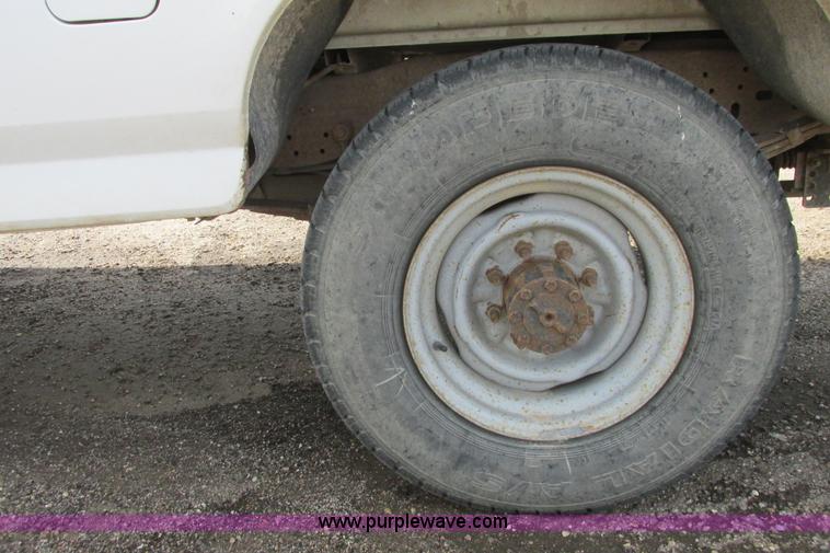 image for item I9624 1996 Ford F250 XL pickup truck