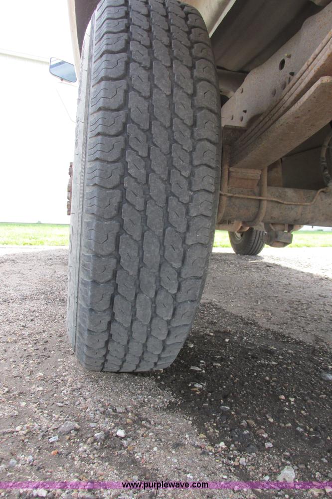 image for item I9624 1996 Ford F250 XL pickup truck