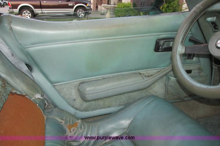 image for item I9633 1982 Chevrolet Corvette