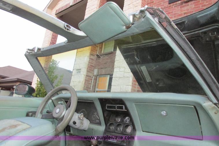 image for item I9633 1982 Chevrolet Corvette