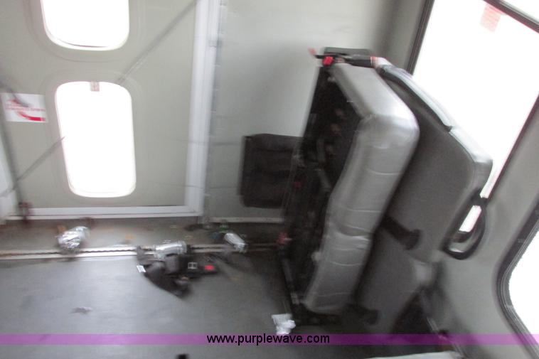 image for item I9649 2006 Ford 801 shuttle bus