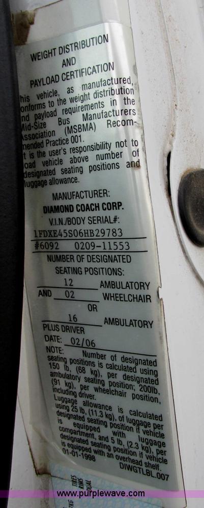 image for item I9649 2006 Ford 801 shuttle bus