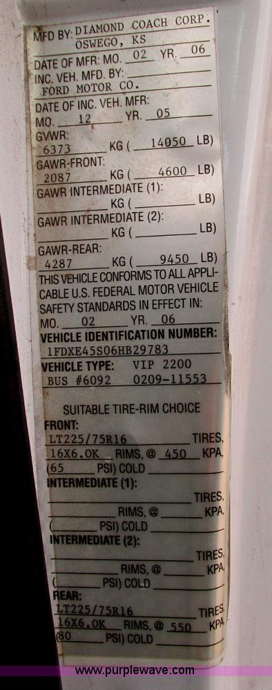 image for item I9649 2006 Ford 801 shuttle bus