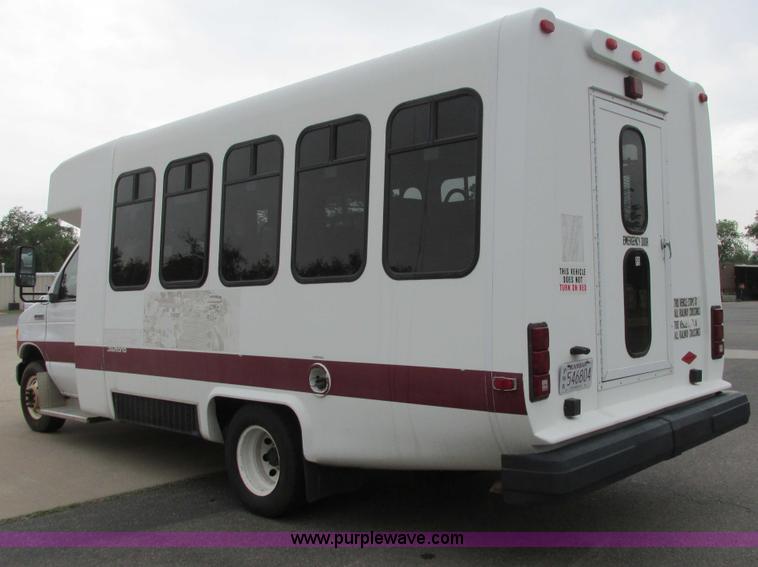 image for item I9650 2006 Ford 801 shuttle bus