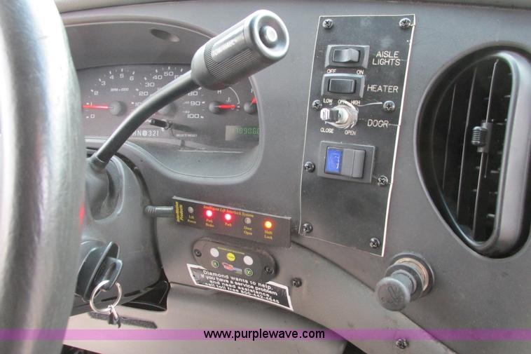 image for item I9650 2006 Ford 801 shuttle bus