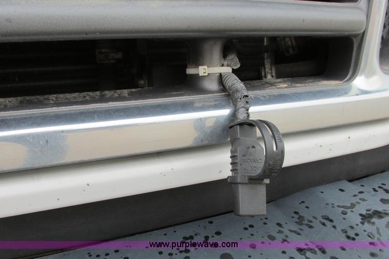 image for item I9650 2006 Ford 801 shuttle bus