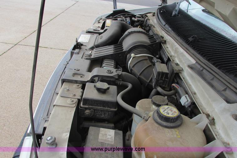 image for item I9650 2006 Ford 801 shuttle bus