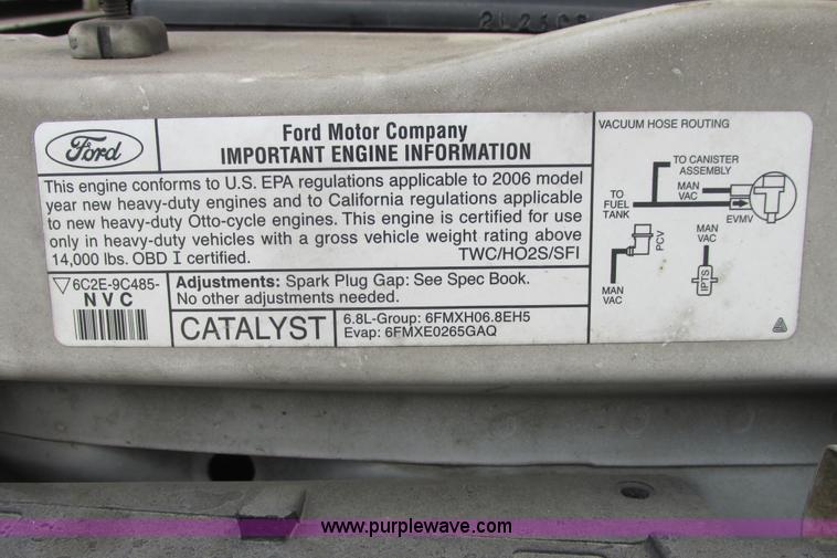 image for item I9650 2006 Ford 801 shuttle bus