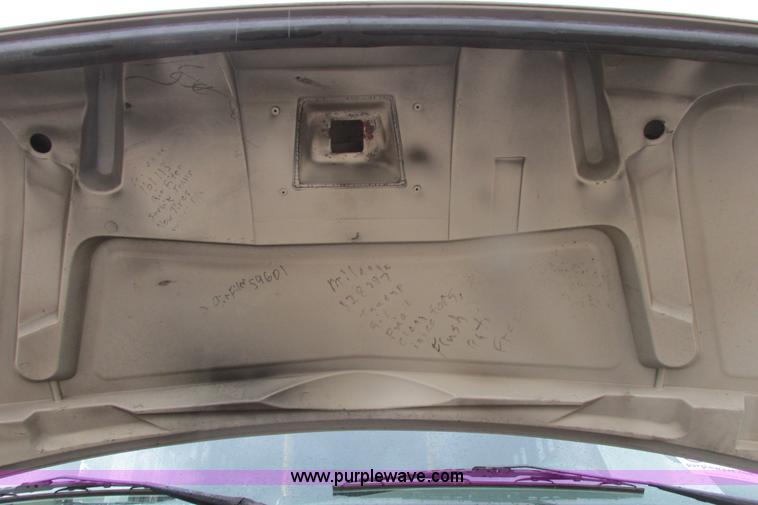 image for item I9650 2006 Ford 801 shuttle bus