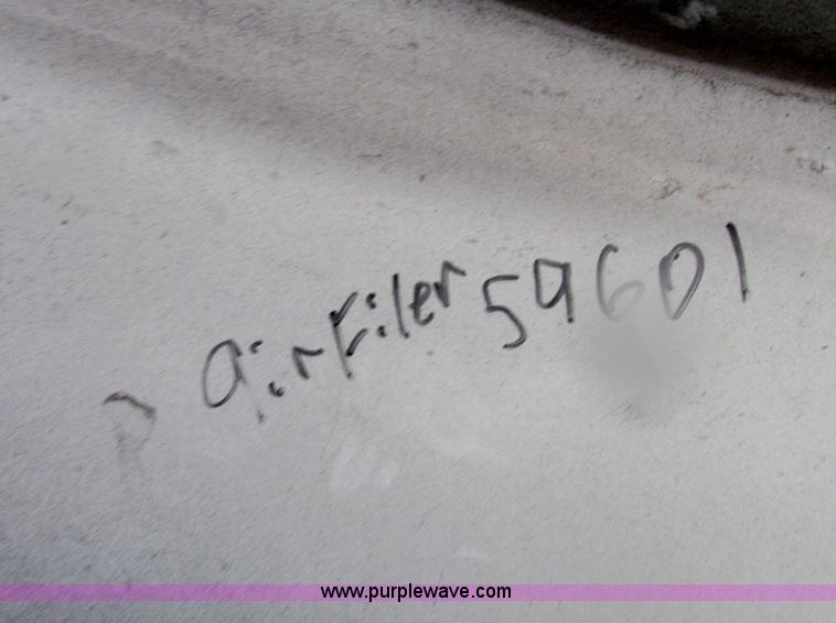 image for item I9650 2006 Ford 801 shuttle bus