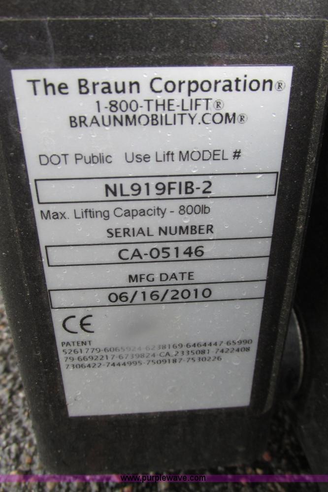 image for item I9650 2006 Ford 801 shuttle bus