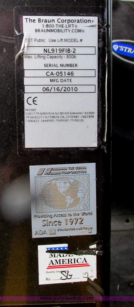 image for item I9650 2006 Ford 801 shuttle bus