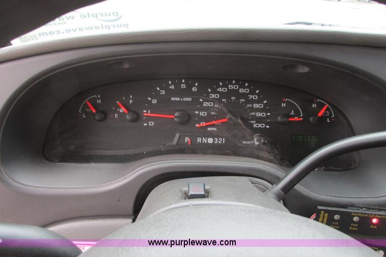 image for item I9651 2006 Ford 801 shuttle bus