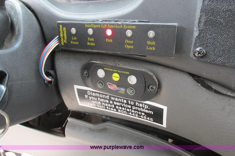 image for item I9651 2006 Ford 801 shuttle bus