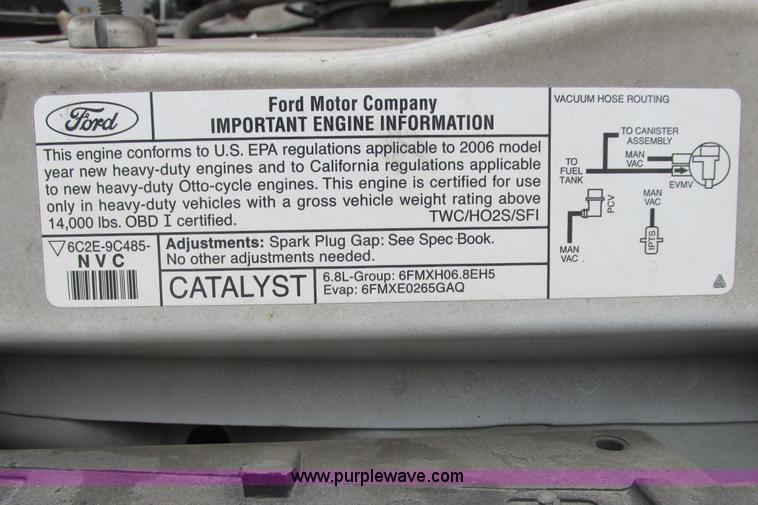 image for item I9651 2006 Ford 801 shuttle bus
