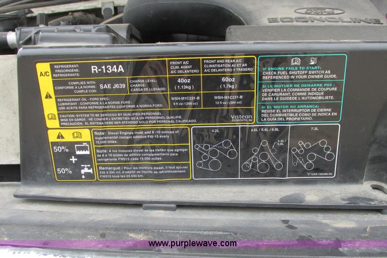 image for item I9651 2006 Ford 801 shuttle bus