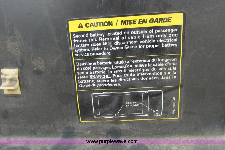 image for item I9651 2006 Ford 801 shuttle bus