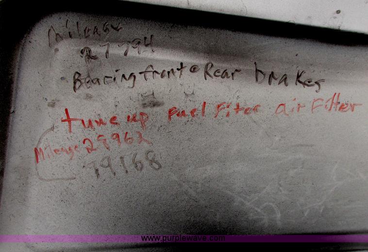 image for item I9651 2006 Ford 801 shuttle bus