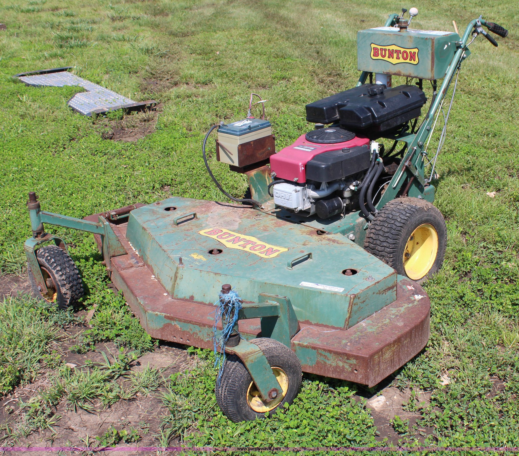 Bunton lawn mower in Colony, KS Item AZ9811 sold Purple Wave