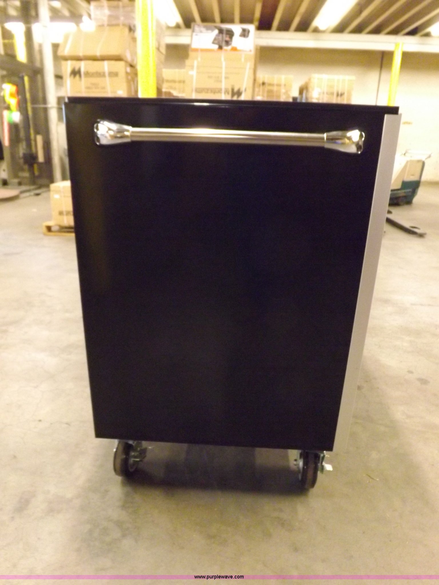 Montezuma Mfg. MZBK7217MZ 14 drawer rolling tool in Montezuma