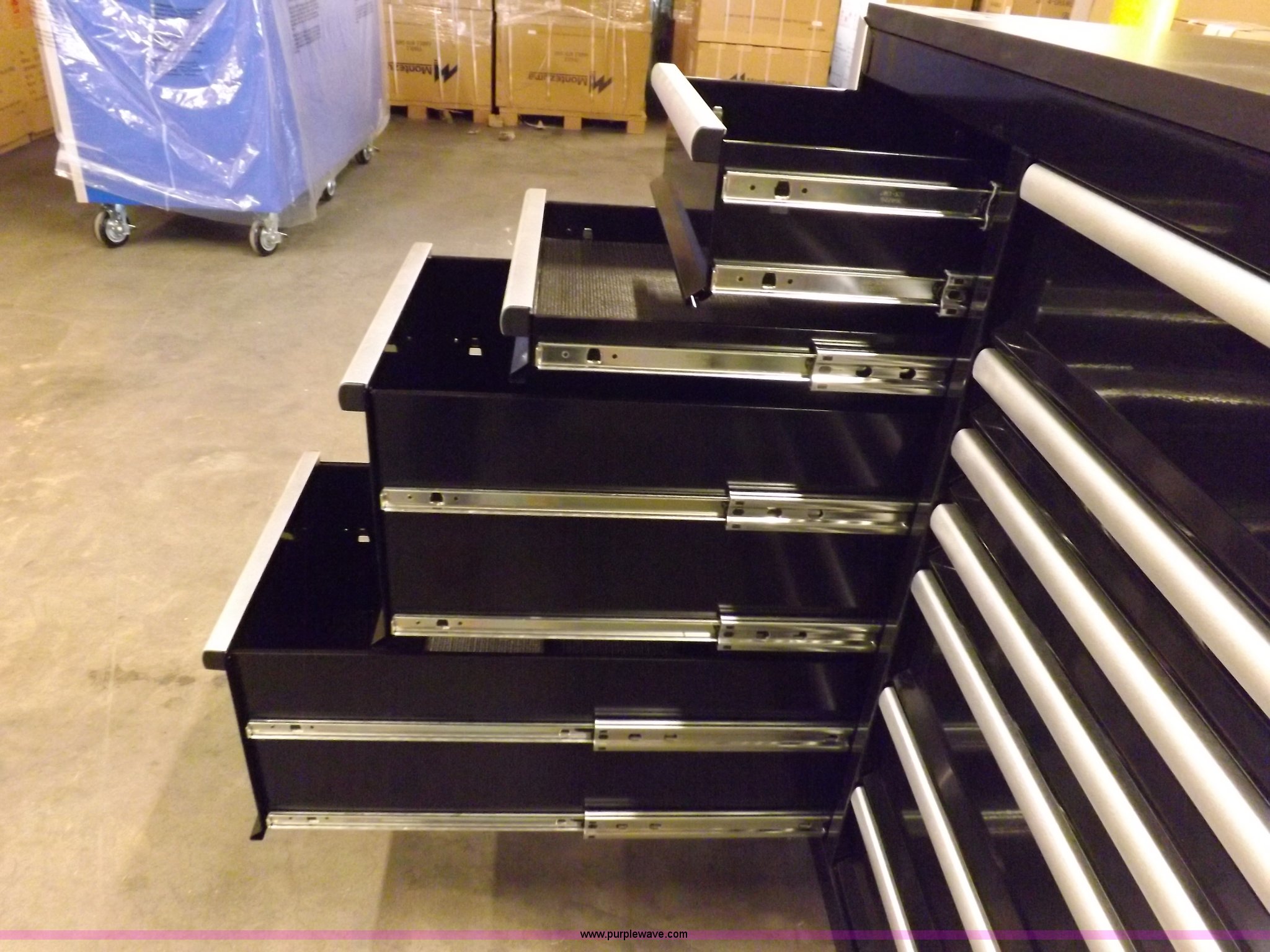 Montezuma Mfg. MZBK7217MZ 14 drawer rolling tool in Montezuma