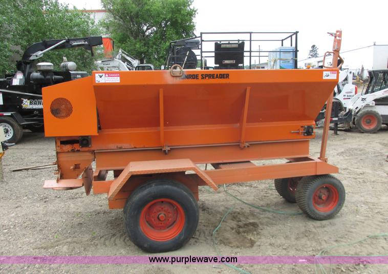 image for item I3942 Monroe MSPV-96-32-50 salt spreader