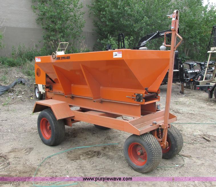 image for item I3942 Monroe MSPV-96-32-50 salt spreader