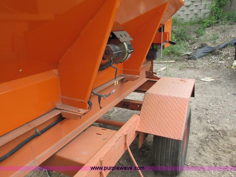 image for item I3942 Monroe MSPV-96-32-50 salt spreader