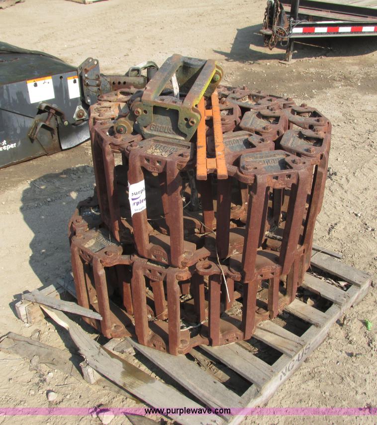 image for item I3947 Grouser steel skid steer tracks
