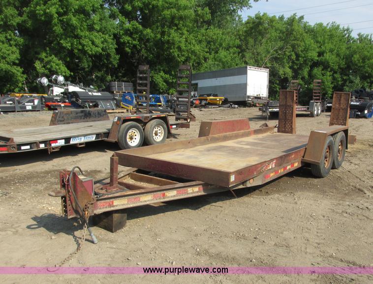 image for item I3951 2000 Towmaster T-10 tandem axle trailer