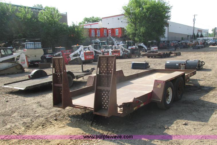 image for item I3951 2000 Towmaster T-10 tandem axle trailer