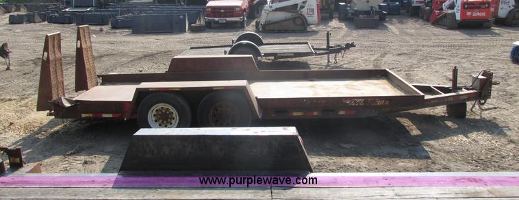 image for item I3951 2000 Towmaster T-10 tandem axle trailer