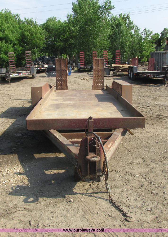 image for item I3951 2000 Towmaster T-10 tandem axle trailer