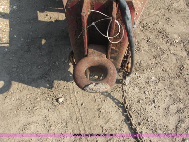 image for item I3951 2000 Towmaster T-10 tandem axle trailer