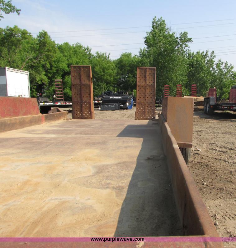 image for item I3951 2000 Towmaster T-10 tandem axle trailer