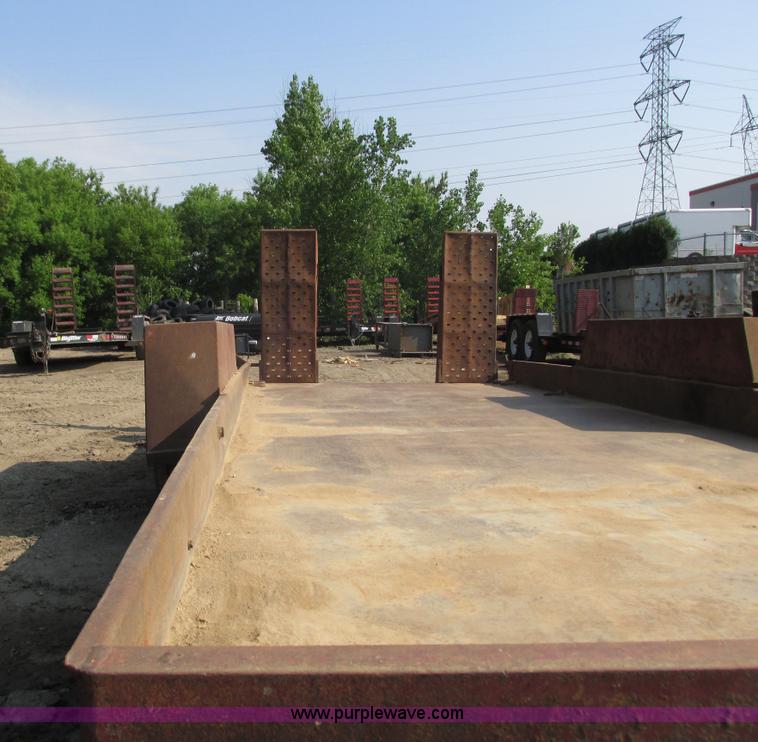 image for item I3951 2000 Towmaster T-10 tandem axle trailer