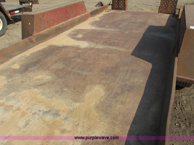 image for item I3951 2000 Towmaster T-10 tandem axle trailer